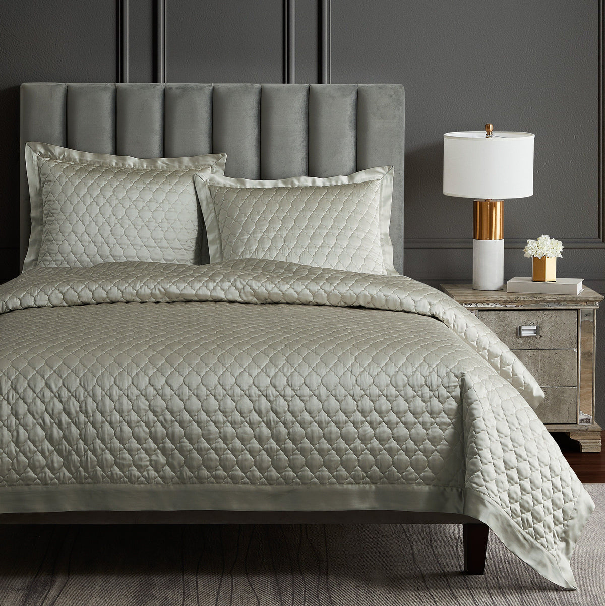 High Shine Satin Quatrefoil Quilt, King, Champagne, 1PC