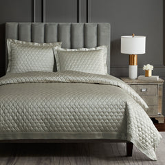 High Shine Satin Quatrefoil Quilt, King, Champagne, 1PC