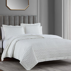 High Shine Satin Quatrefoil Quilt, King, White, 1PC